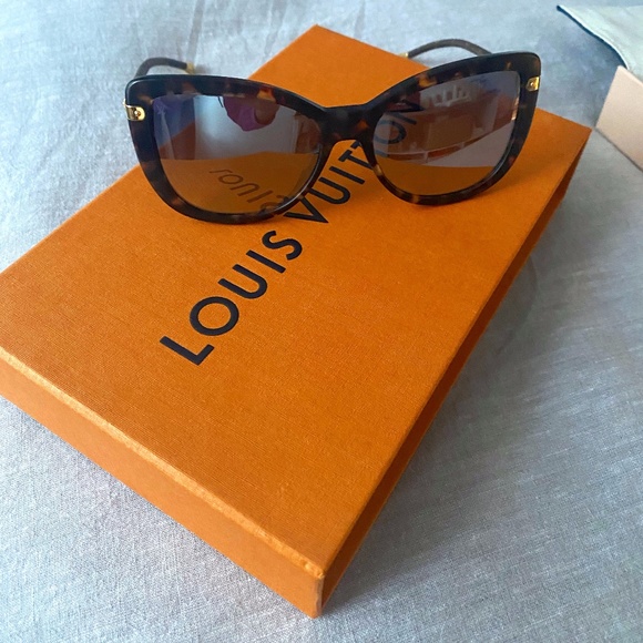 Louis Vuitton Accessories - Louise Vuitton